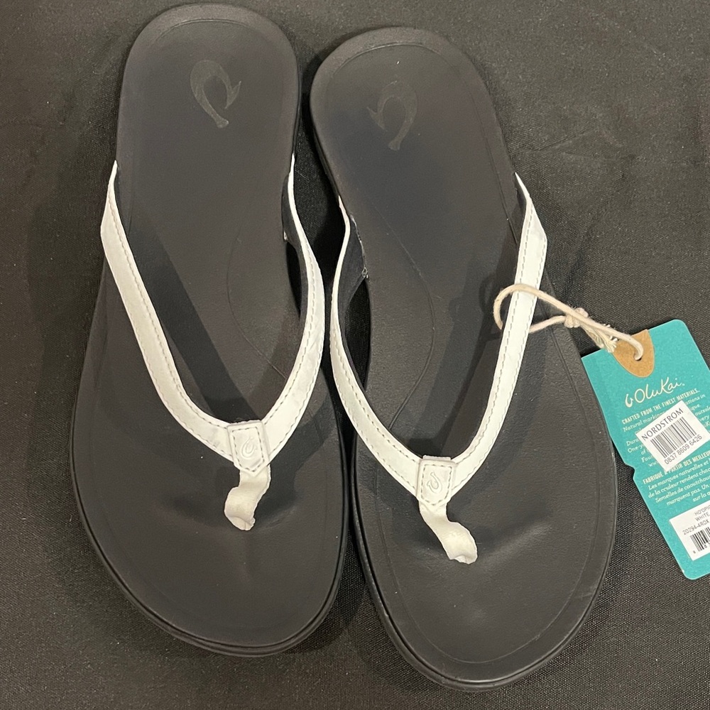 OluKai Women's Black and White Flip-Flop Sandals